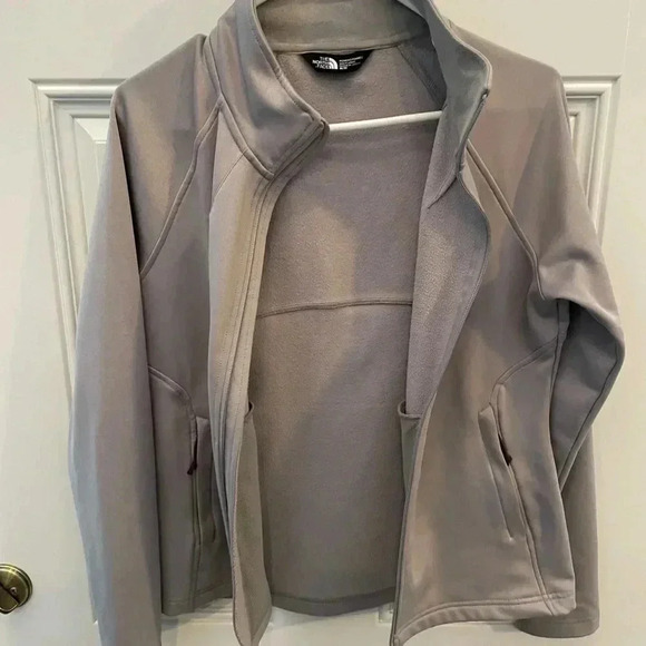 The North Face Lightweight Women's Jacket Gray w/Dark Purple Logo Women's Sz M - Picture 3 of 9